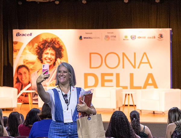 evento abertura projeto Dona Della
